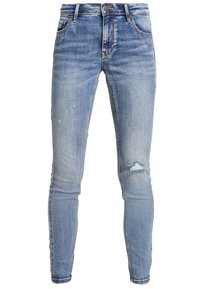 Jeans ajustados de denim azul claro, con un lavado deslavado, un ligero desgaste y un diseño clásico de cinco bolsillos con herrajes de metal.