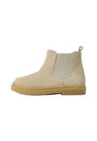 Beige Wildleder-Stiefeletten mit elastischen Seiteneinsätzen, runder Zehenpartie und einer strukturierten Gummisohle. Mit einer Schlaufe an der Rückseite für leichtes An- und Ausziehen.