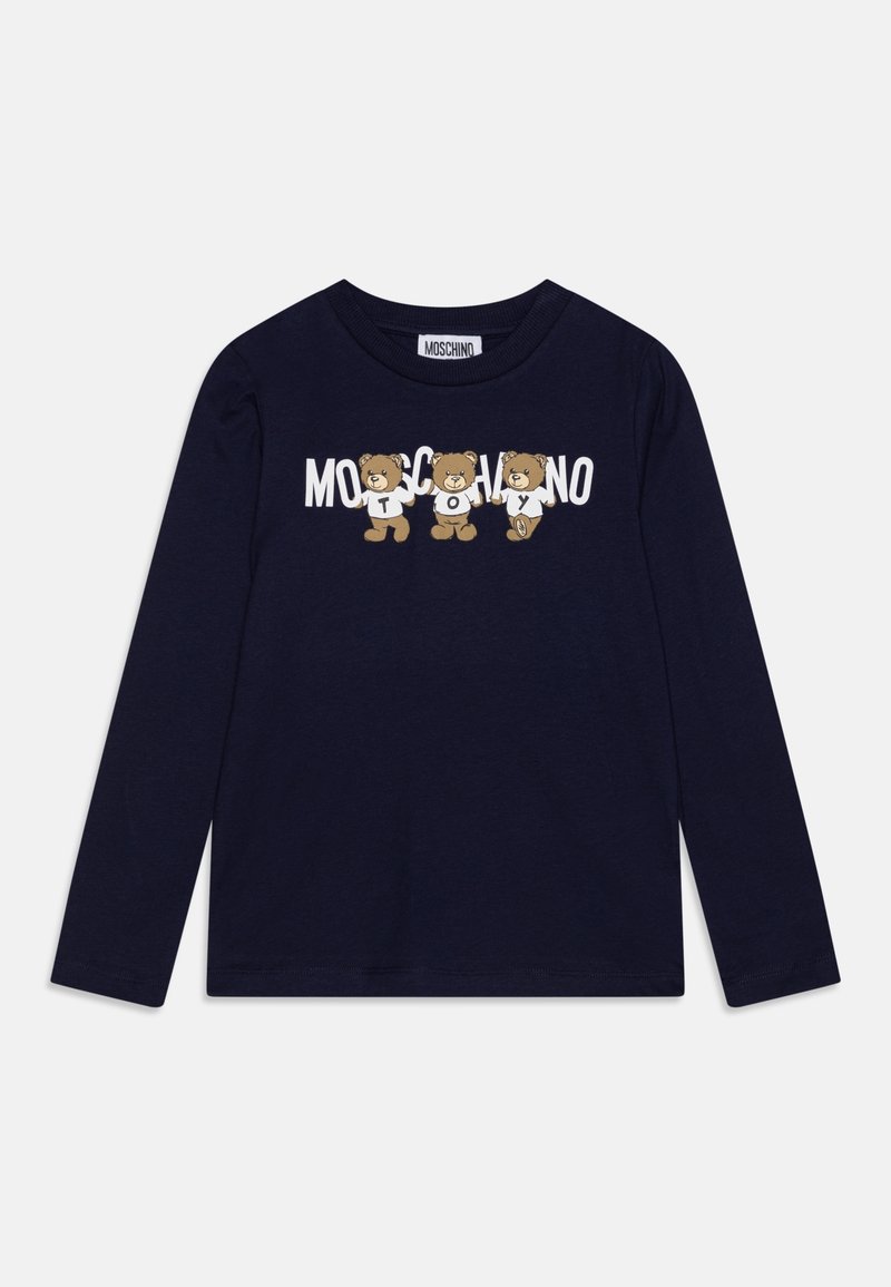 Námořnická modrá košile s dlouhým rukávem vyrobená z bavlny, s třemi kreslenými medvídky a textem "MOSCHINO TOY" v bílých písmenech napříč hrudníkem.