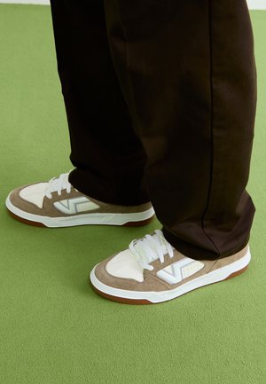 UPLAND UNISEX - Skate shoes - tri-tone/walnut