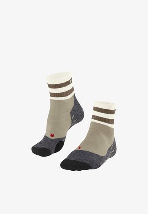 Paar beige und dunkelgraue Knöchelsocken mit zwei braunen Streifen am Bündchen und roten "L"- und "R"-Markierungen an den Zehen.