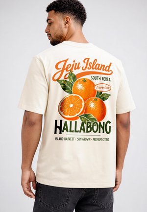 Neverless, HERREN T-SHIRT - FRUITY ORANGE - OVERSIZED RELAXED FIT - T-Shirt print - hell-beige
