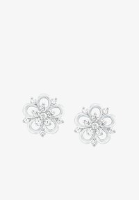 Pendientes de plata en forma de flor que presentan un diseño de pétalos en bucle y múltiples pequeñas piedras preciosas redondas y transparentes en el centro y en las puntas.