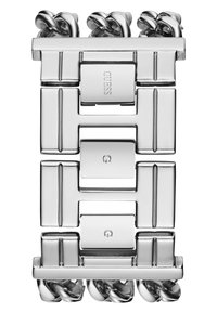 Bracelet en métal argenté avec des maillons géométriques, présentant des surfaces polies et des accents de chaîne entrelacés. Comprend un fermoir rectangulaire de marque.