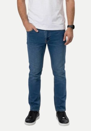TEESHOPPEN, PERFORMANCE JEANS X™ (SLIM) - Jean slim - medium blue denim