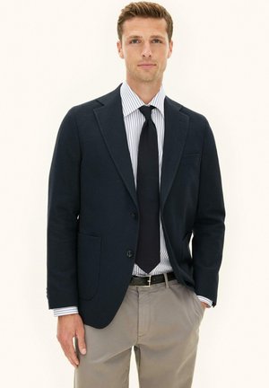 Oscar Jacobson FOGERTY  granatowy