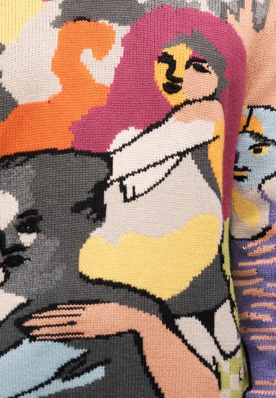 Πλεκτό πουλόβερ με πολύχρωμο γραφικό σχέδιο που απεικονίζει αφηρημένες ανθρώπινες φιγούρες σε αποχρώσεις του ροζ, γκρι, πορτοκαλί και κίτρινου. Υφή με ανάγλυφο φινίρισμα.
