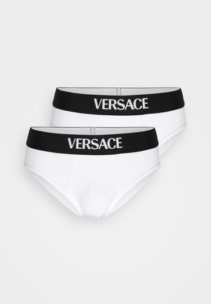 Culottes en coton blanc avec une ceinture élastique noire arborant le logo "VERSACE" en blanc. Deux paires montrées, design classique de culotte.