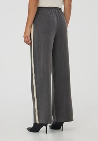 Terranova DRAWSTRING WITH STRIPES - Pantaloni - grigio melange