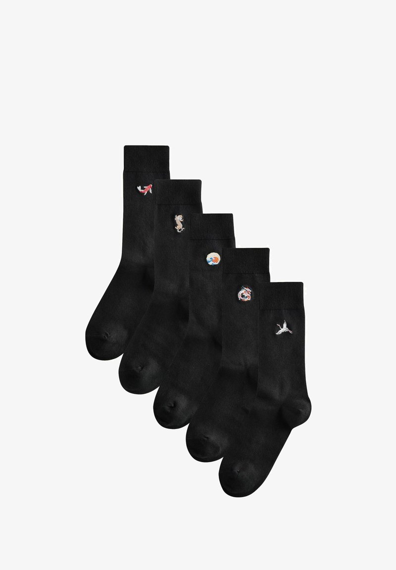 Set de cinci șosete negre cu diverse modele brodate: un pește koi, un cal de mare, o val, un dragon și o pară. Fabricate dintr-un material moale.