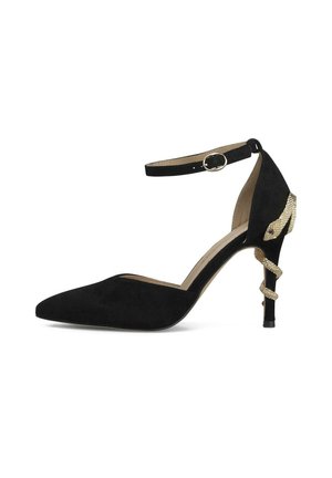 Zapato de tacón alto de ante negro con correa en el tobillo y detalle dorado de serpiente que envuelve el tacón y la parte trasera del zapato.