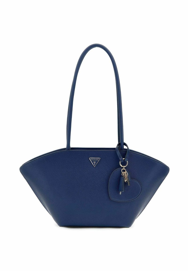 Sac fourre-tout bleu marine avec une forme structurée, un matériau texturé et des poignées allongées. Présente un accent de porte-clés en forme de cœur et un logo.