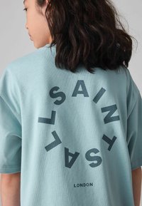 smALLSAINTS TIERRA CREW LOGO  - Apdrukāts T-krekls - pale blue
