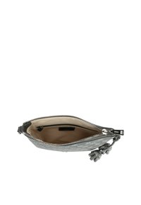 Piccola borsa a polso grigia con chiusura a zip, esterno con motivo, fodera interna color beige, tasca interna con zip e nappine decorative sull'apertura della zip.