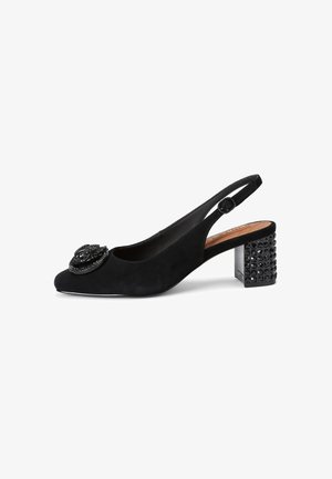 Zwarte slingback hak met ronde neus, sierlijke gesp met juwelen op het bandje, kralenversiering op de neus en een blokhak versierd met zwarte edelstenen.