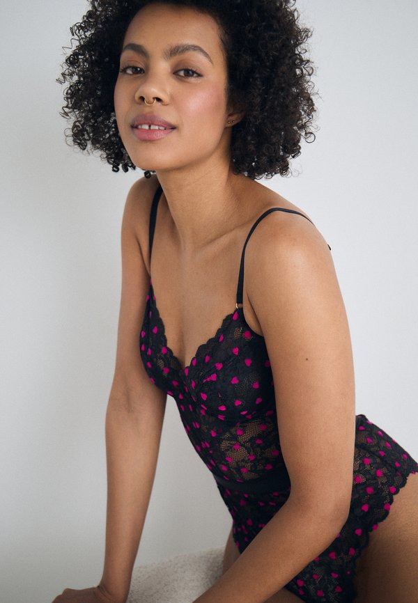 HOLD ME TIGHT SUSTAINABLE  FLOCKED HEART - Body4