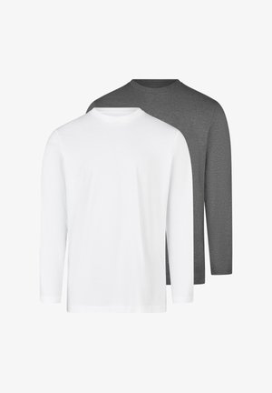 Twee eenvoudige lange-mouwen T-shirts met ronde hals, één wit aan de voorkant en één donkergrijs erachter, allebei weergegeven op een witte achtergrond.