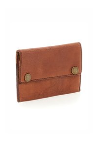 Portafoglio in pelle marrone con superficie testurizzata, dotato di due bottoni a pressione in ottone e bordi cuciti per conferire struttura. Design rettangolare compatto.
