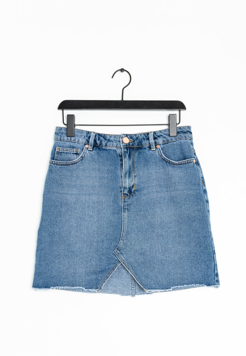 Denim skirt in light blue, featuring a front slit, five pockets, and a raw hem. Hangs on a black plastic hanger.