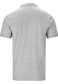 Ljusgrå piké med korta ärmar, en veckad krage och en slät yta. Bakifrån syns en enkel, sömlös design.