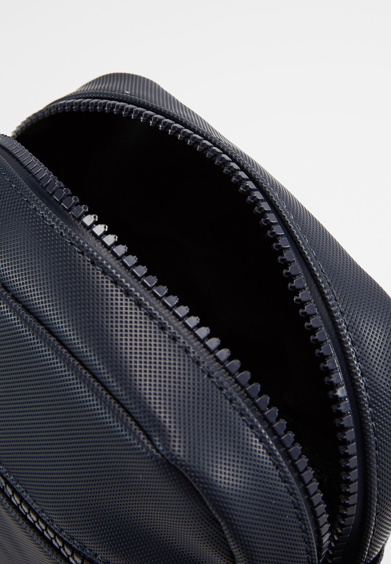 tommy hilfiger offshore mini reporter