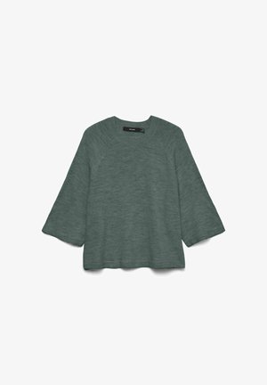 Groenig-grijze gebreide trui met brede driekwartmouwen en ronde halslijn, plat getoond op een witte achtergrond.