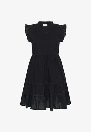 Robe noire longueur genou avec décolleté en V, manches courtes volantées, taille ajustée et jupe à volants ornée de détails en dentelle.