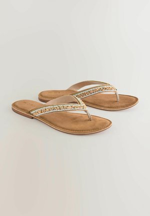 Sandale flip-flop bej, cu un suport moale pentru picior, având accente împletite de culoare bej, alb și auriu pe brâu pentru un detaliu suplimentar.