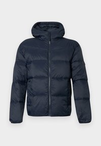 Chaquetón acolchado azul marino con capucha, diseño arriostrado, cremallera frontal y puños elásticos. Material suave y brillante sin patrones o acentos visibles.