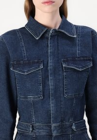Good American FIT FOR SUCCESS LONG SLEEVE MIDI DRESS - Τζιν φόρεμα - indigo