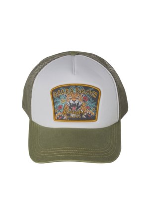Gorra de camionero con visera y malla de color verde oliva, panel frontal blanco con un parche bordado multicolor de un jaguar y el texto "Osaka Beach".
