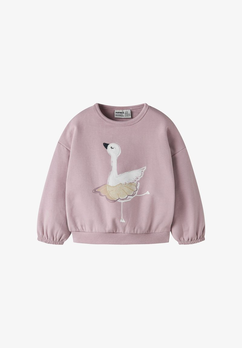 Sudadera rosa claro con cuello redondo, puños elásticos y un diseño decorativo de flamenco bordado en blanco y dorado en el centro.