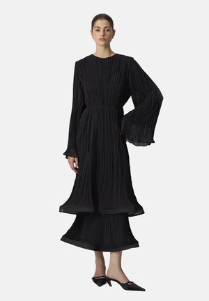 PLEATED WITH BINDING BELT - Denné šaty - black