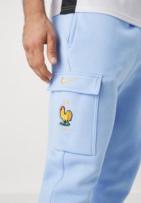 Nike Performance FRANCE FFF CLUB CARGO PANT - National team wear - blue/club gold
