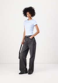 Tommy Jeans - C NECK TEE 2 PACK - T-shirt basique - ecru/sweet blue Image miniature 1
