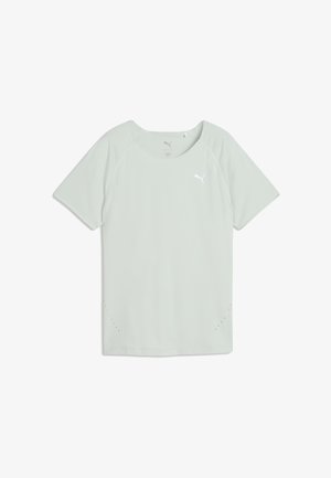 Lichtgrijs sportshirt met korte mouwen en een klein wit Puma-logo op de borst, met subtiele ventilatiegaatjes bij de onderzijden.