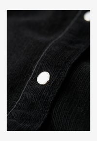 Unselected, washed black