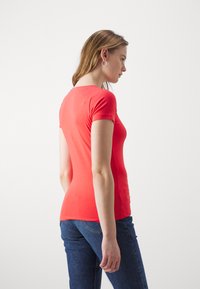 Pepe Jeans NEW VIRGINIA SS  - T-shirts med print - crispy red