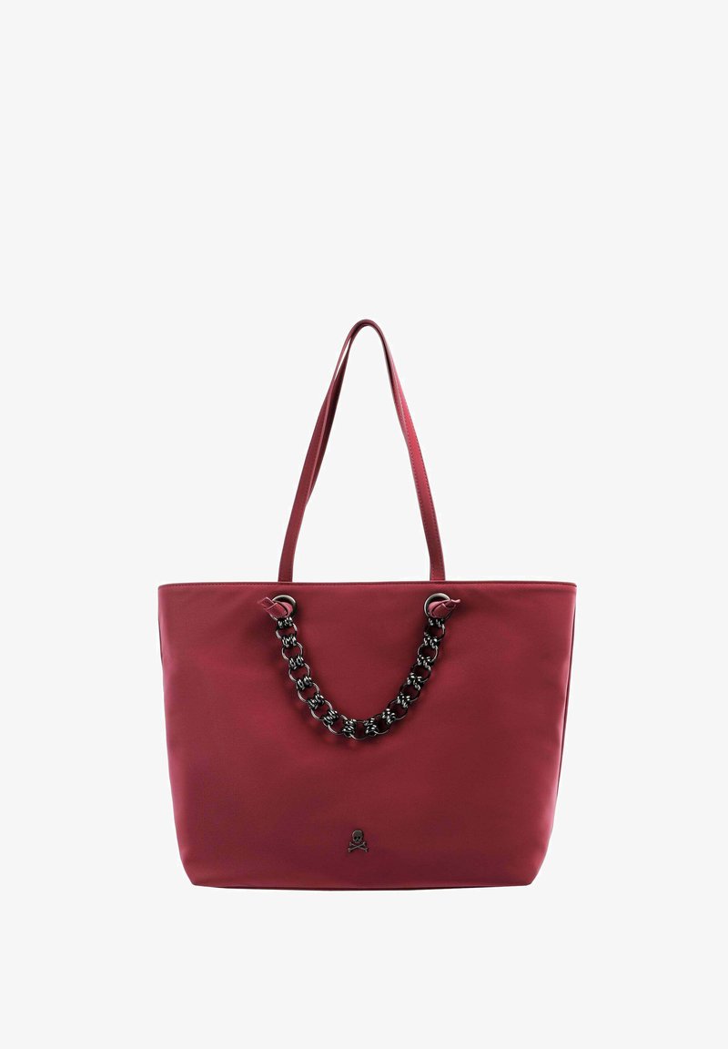 Rode tote bag met een gladde textuur, voorzien van een zwarte kettinghandvat, stiksels aan de bovenkant en een schedellogo in het midden onderaan.