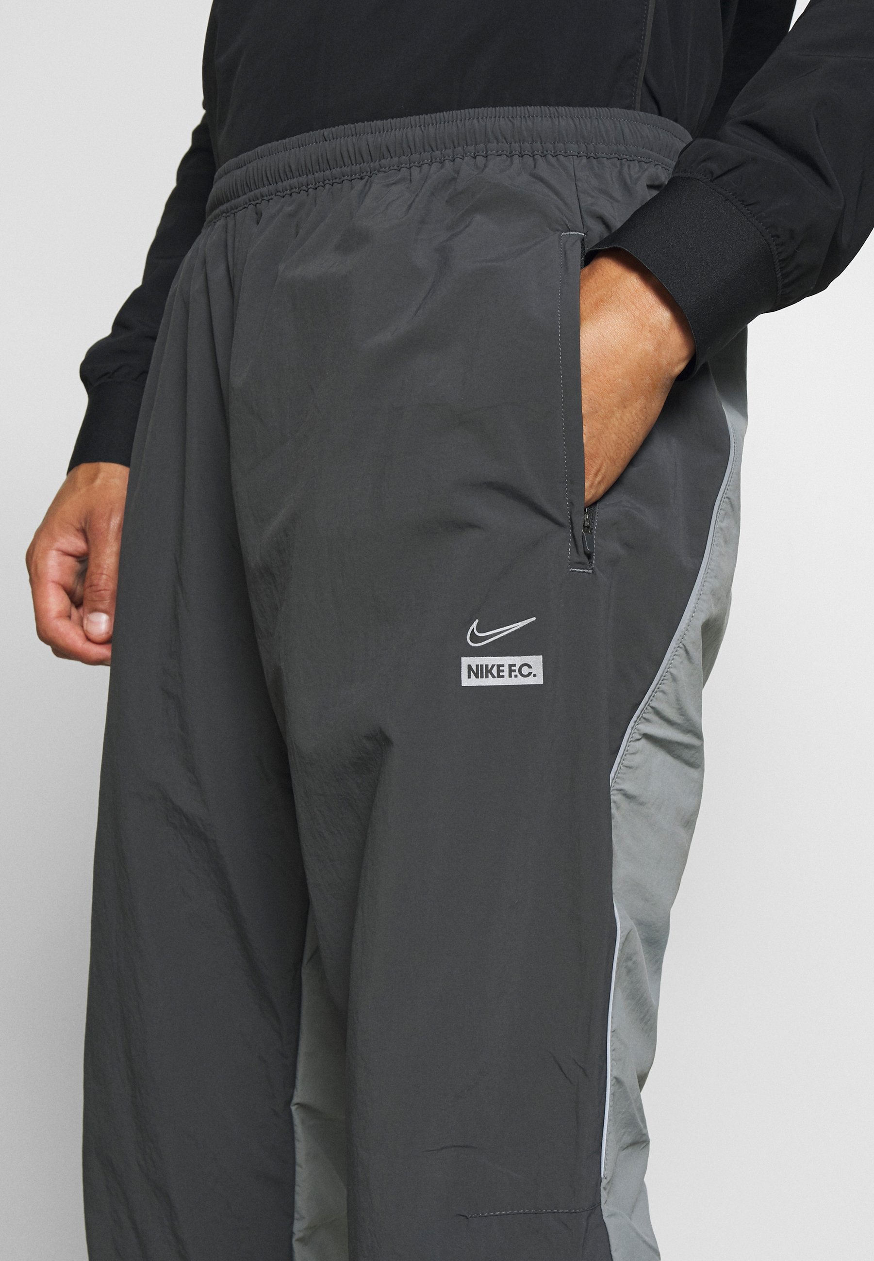 nike performance cuff pant