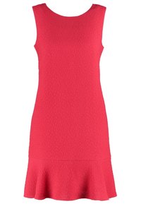 Robe rouge texturée sans manches avec un corsage ajusté et un bas évasé, longueur genou et encolure ronde.