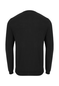 Czarny sweter dzianinowy z długimi rękawami i okrągłym dekoltem. Posiada ribbowany dół i mankiety, gładką fakturę oraz prosty design.