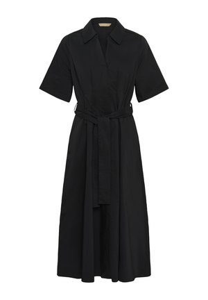 Robe midi noire à manches courtes, col chemise, boutonnée sur le devant et ceinture en tissu assorti à la taille.