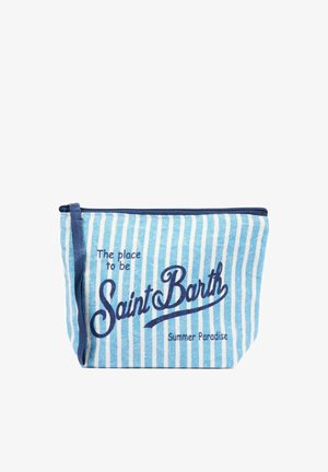 Pochette con zip a righe blu e bianche con testo in blu navy "The place to be Saint Barth Summer Paradise" e un tiralampo blu navy.
