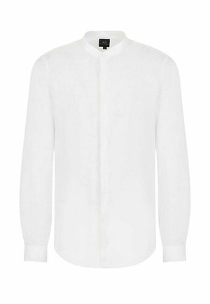 Camicia bianca a maniche lunghe realizzata in tessuto leggero con colletto alla coreana e bottoni a scomparsa; superficie liscia e design aderente.