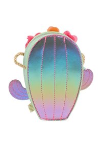 Cactussen-vormige rugzak in iriserend materiaal met roze en groene accenten, voorzien van een gevlochten handgreep en bloemdecoraties bovenop.