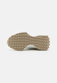 New Balance WS327 beżowy