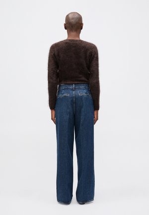 THE PLEATED TROUSER - Relaxed fit jeans - dark-blue denim
