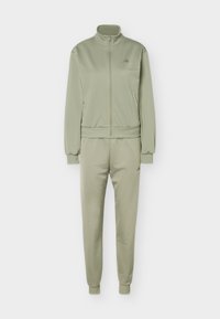 Неизбран, khaki six