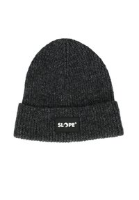Grå strikket hue med en foldet manchet, tekstureret stof og en rektangulær sort label med ordet "SLOPE" i hvid skrift.